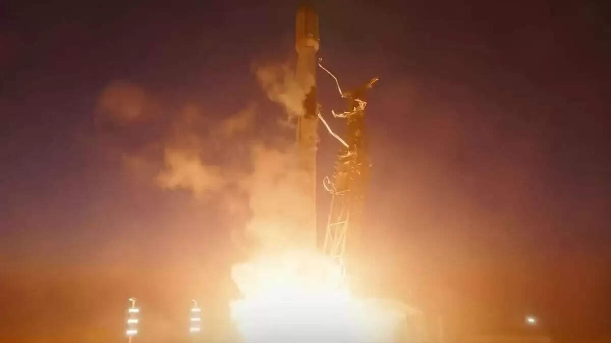 SpaceX Launches 26 Starlink Satellites from California to Develop Low Earth Orbit Web Community