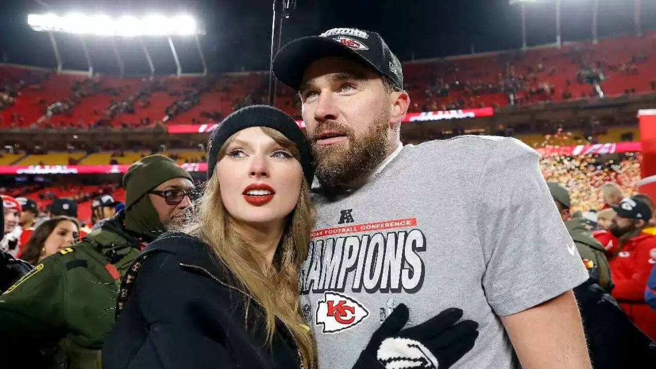Does Travis Kelce Carry Girlfriend Taylor Swift’s ‘Particular Gadgets’ in His Gymnasium Bag? Followers Suppose So