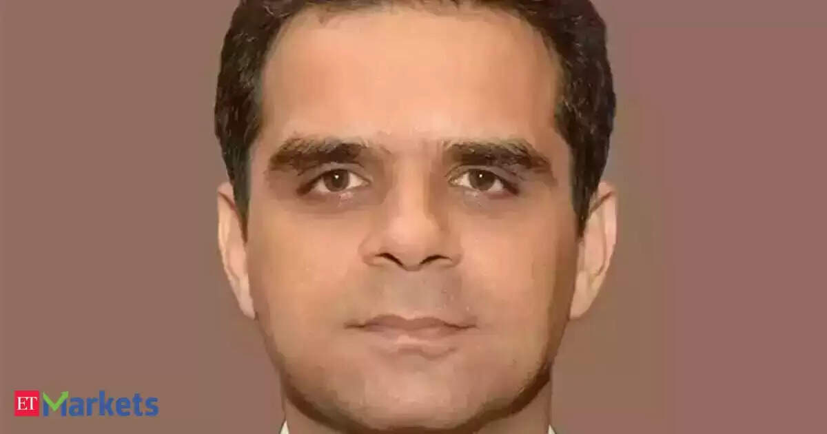 Market motion to be restricted in coming quarter; be impartial on pharma: Amit Khurana